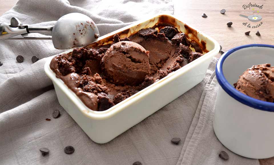 Cómo hacer helado de chocolate y brownie casero