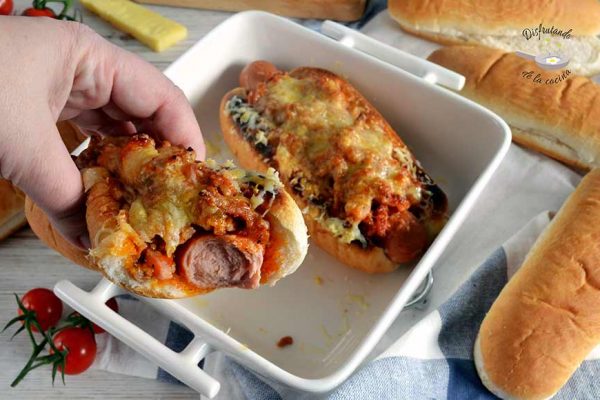 Receta de hot dog con boloñesa y queso caseros
