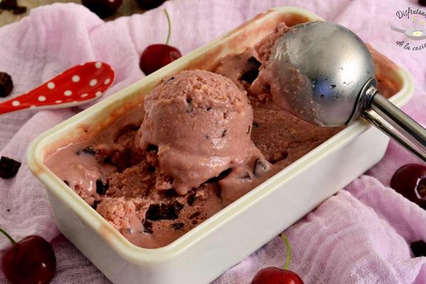 Receta de helado de cerezas y chocolate casero