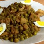 Receta de sepia con guisantes, huevo duro y alcachofas