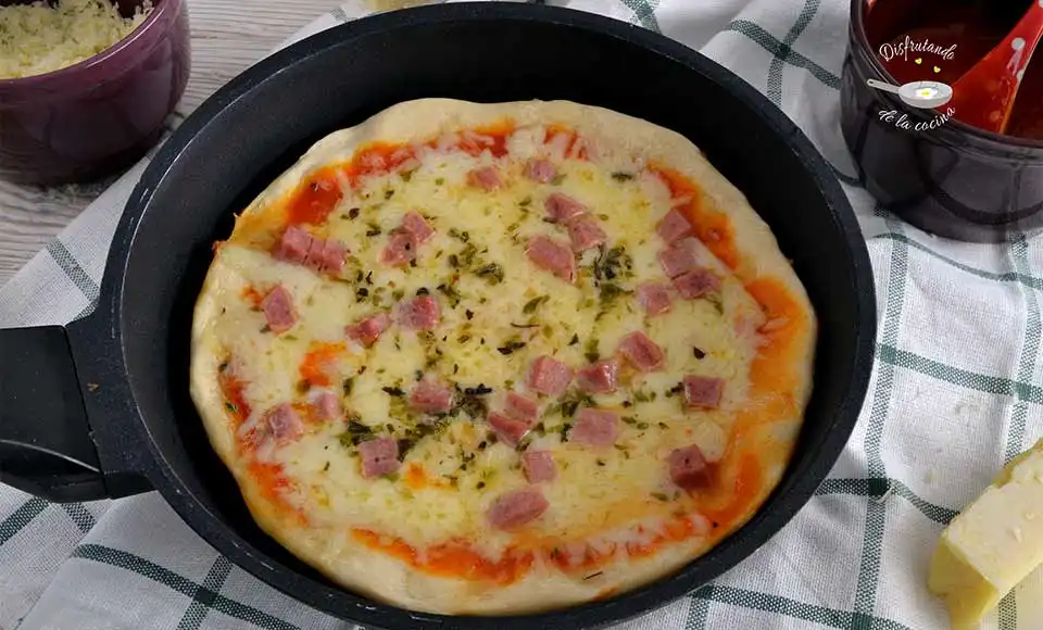 Receta de pizza sin horno, a la sartén