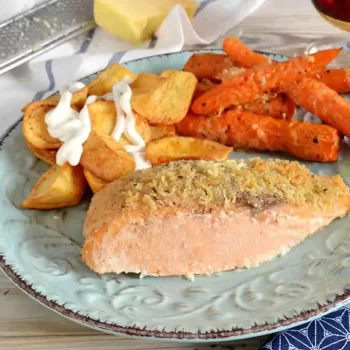 Receta de salmón al horno con crujiente de queso