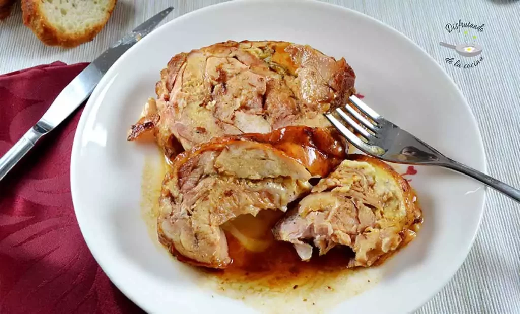 Receta de pollo relleno al horno con salsa de cava
